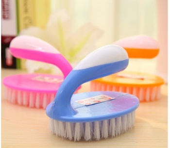 日用清洁利器 带把手洗衣刷子与塑料毛刷清洗刷鞋刷选购指南